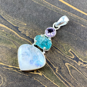 Colgante Boho Hecho a Mano con Tres Piedras de Plata 925, Corazón, Piedra Lunar, Aguamarina, Amatista, Fabricante de Joyería Fina - Product Image 1
