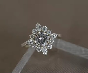 Anillo de compromiso de diamante cultivado en laboratorio con forma Floral romántica, joyería fina sólida de 14K para mujer, corte de marquesa redondo para fiestas de bodas - Product Image 4