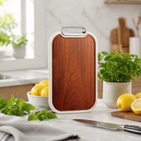 Planche à découper en bois d'acacia avec découpe semi-circulaire aux coins, poignée en métal noir pour servir viande et légumes en cuisine
