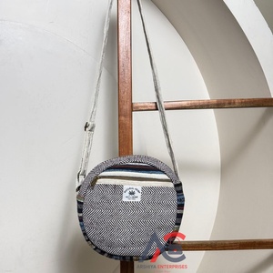 Nouveau 2025 sac à bandoulière rond en chanvre fait main sac à bandoulière Boho écologique avec poche à fermeture éclair sacs à bandoulière en chanvre naturel de l'Himalaya - Product Image 1
