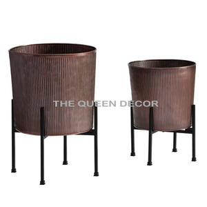 Jardinière de jardin moderne et élégante en acier inoxydable avec revêtement en poudre, design attrayant, écologique, forme et taille personnalisées, faite à la main - Product Image 5