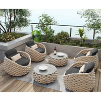 Ensemble de canapé en forme de L minimaliste de luxe Pieds en bois, coussins en mousse, ODM OEM Vietnam pour salon moderne