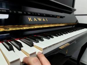 Piano Vertical Japonés Kawai DS60 para Interpretación Profesional, Envío Global Disponible, Tablero de Sonido de Madera Sólida DS60 - Product Image 2