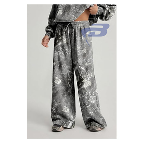 ชุดเซ็ตเสื้อฮู้ดและกางเกงพิมพ์ลายทั้งตัวสำหรับผู้หญิง น้ำหนักเบา เหมาะสำหรับฤดูหนาว สวมใส่สบาย ทรงปกติ ชุดลำลองสองชิ้น ลายอนิเมะ - Product Image 3