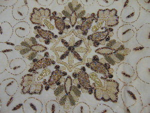 Couvertures de table de salle à manger florales scintillantes perlées brodées à la main Nappes décoratives élégantes pour les occasions spéciales - Product Image 2