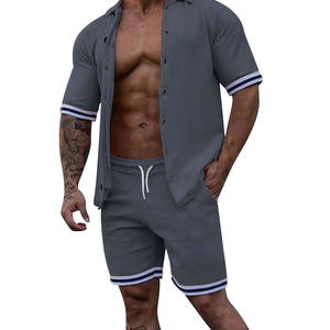 Venta al por mayor de alta calidad de los hombres Casual camisas con botones y pantalones cortos con cordón en la cintura conjunto de 2 piezas prendas de vestir exteriores de moda de los hombres 2025 - Product Image 1