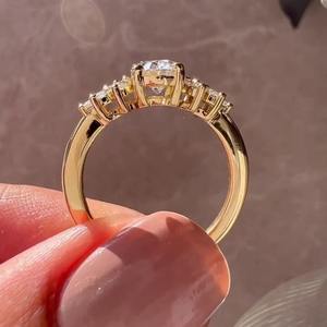 Anillo de Compromiso Ovalado con Diamantes Certificados, con Piedras Laterales Marquise, Certificado IGI D-E-F VVS-VS, para Mujer - Product Image 3