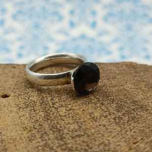 แหวนพลอยควอทซ์สีเงินแบบโบฮีเมียนทำจากหินธรรมชาติที่925เจียระไนด้วยเม็ดเพชรและการติดตั้งฝาสำหรับงานแต่งงาน - Product Image 1