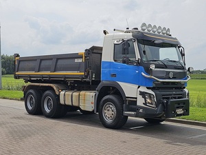 Camion benne d'occasion Volvo FMX 13.460 6x4 Diesel à transmission automatique, modèle 2017, pour transport et travaux d'ingénierie - Product Image 1
