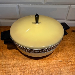 Cacerola Amarilla Elegante, Plato de Metal Duradero, Ideal para Servir en la Cocina del Hogar, Fiestas y para Entretener Invitados, Venta al por Mayor desde India - Product Image 2