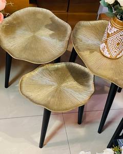 Table d'appoint en aluminium artisanale pour la décoration intérieure design, mettant en valeur un savoir-faire métallique expert et un design moderne élégant - Product Image 3