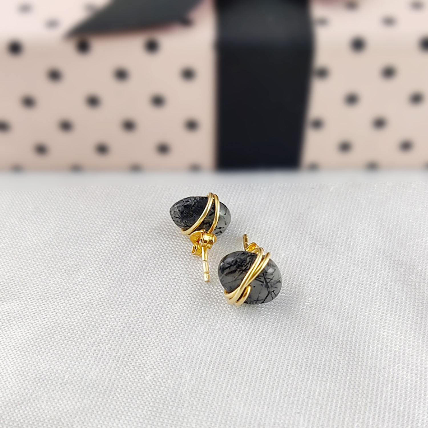 รูไทล์สีดำ