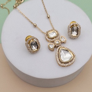 คุณภาพระดับพรีเมี่ยมชุดจี้ชุบทอง kundan แท้พร้อมต่างหูสำหรับผู้หญิงเครื่องประดับออกแบบสำหรับงานแต่งงานและงานปาร์ตี้ - Product Image 1