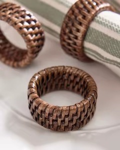 Rond de serviette en rotin décoratif élégant pour les hôtels de restaurants et les paramètres de table à manger d'événement haut de gamme - Product Image 1