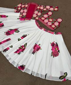 Chinon brodé Lehenga Choli avec détail de séquence, tenue ethnique complète avec Dupatta pour des occasions spéciales - Product Image 4