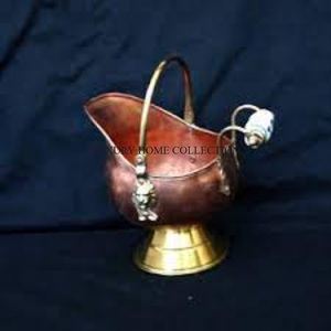 Cubo de carbón de metal con acabado antiguo forjado a mano con un fondo reforzado que garantiza la máxima durabilidad y resistencia. - Product Image 3