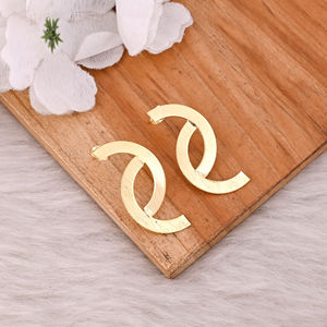 ต่างหูเม็ดเดี่ยวสีทองผิวด้านทำด้วยมือของนักออกแบบสำหรับเจ้าสาวและเครื่องประดับงานแต่งงานของขวัญสำหรับชุบทองของเธอ - Product Image 3