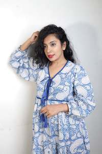 Venta caliente Digital Impreso Seda Kaftan Cuello en V Suelto Ajuste Adorno Trabajo Botón Cómodo Colección Vestidos estampados - Product Image 4