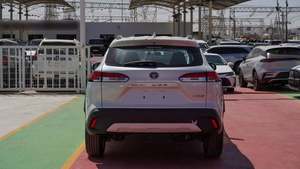 2024 Toyo Ta Corolla Cross 1.8L Motor de gasolina híbrido Asientos de cuero blanco I-Force Max Premium Transmisión automática Coches usados - Product Image 5