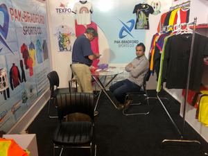 เสื้อโปโลผู้ชายแบบเรียบง่าย คุณภาพสูง ขายส่ง รับสกรีนโลโก้ - Product Image 6