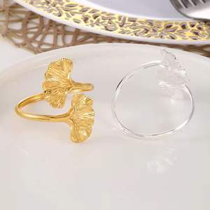 Anillo de Servilleta Creativo de Latón con Hoja Dorada, Elegante, Lujoso y Duradero, Decoración de Mesa para Fiestas, Bodas y Restaurantes - Product Image 4