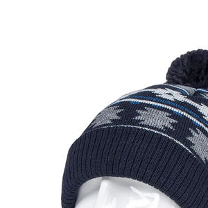 Bonnets unisexes chauds et élégants en acrylique doux, parfaits pour l'hiver, le style décontracté ou la promotion de votre marque. - Product Image 3