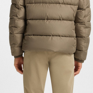 Veste matelassée pour homme avec couleur unie, matériau de haute qualité / Prix de gros avec capuche réglable, manches longues avec poche latérale zippée - Product Image 6