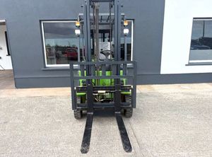 Reach truck forklift with strong steel structure. - Product Image 2