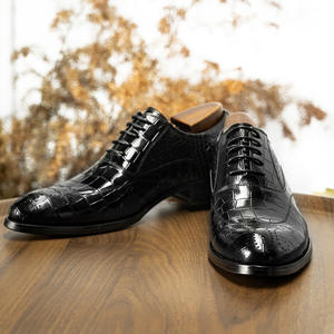 Nuevos zapatos brogue de estilo británico para hombres jóvenes con diseño de cordones, calzado informal de negocios de cuero genuino. - Product Image 3