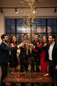 Novedad: Cañón de Confeti Dorado Metálico, ideal para bodas, cumpleaños, Año Nuevo, Navidad y fiestas. Venta al por mayor, España. - Product Image 2