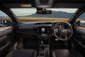 Camioneta Híbrida GR Sport Versión Europea 2024-2025, 48V, 2.8T, 4x4, Diésel, Color Oscuro, Motor Turbo Izquierdo Alemán R17 - Disponible para la Venta - Product Image 6