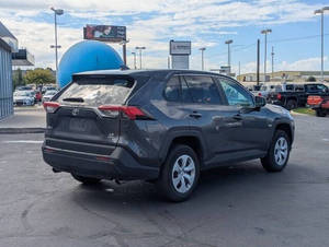 Usado 2024 T * oyota RAV4 LE - Product Image 2
