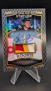 1v1 RPA 23-24 Upper Deck Stature CONNOR ZARY Rookie Patch Auto NEGRO 1 1 WOW - Product Image 3
