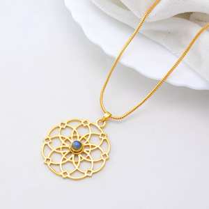 Pendentif en laiton plaqué or Labradorite Mandala Collier fait main Design floral Bijoux Boho Yoga Charme spirituel pour les femmes - Product Image 4