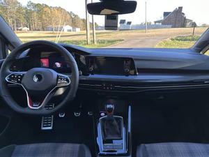 MÁS VENDIDO 2023 Volkswagen GTI S, Transmisión Manual de 6 Velocidades, Motor Turbo de 4 Cilindros y 241 hp, Sin Modificar - Product Image 4