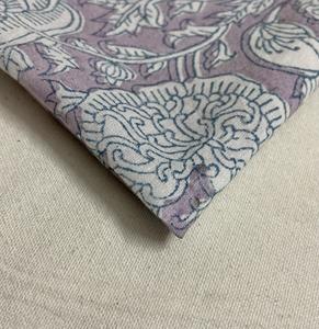 Tela de Algodón Estampada a Mano con Diseño Floral en Tono Malva Polvoriento, Diseño Botánico Indio Vintage - Product Image 5
