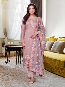 Matériau de rayonne en soie viscose pure Maheshwari avec séquences de broderie et travail miroir en vente en ligne - Product Image 2