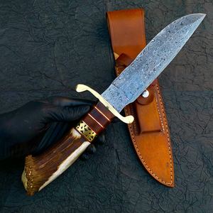 มีดโบวี่เหล็กดามัสกัสทำมือ ขอบหยักบางส่วน ด้ามไม้เขากวาง น้ำหนักเบา ดีไซน์ทนทาน พร้อมซองหนัง - Product Image 3