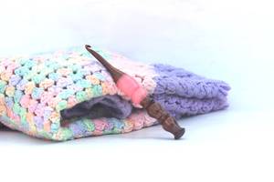 Crochets en résine époxy faits à la main Mélange de bois Aiguille à crochet ergonomique Poignée souple différente Armure de fil artisanal Meilleur cadeau - Product Image 6