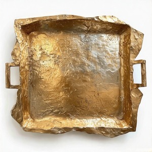 Plateau plat en aluminium ClassicAura avec bordure gravée Finition mate de qualité supérieure Poids durable et look chic pour les maisons contemporaines - Product Image 1