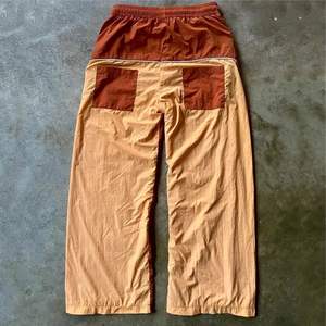 Nouvelle tendance Pantalons de survêtement pour hommes Pantalons de survêtement surdimensionnés en nylon à jambes larges et à blocs de couleurs personnalisés - Product Image 2