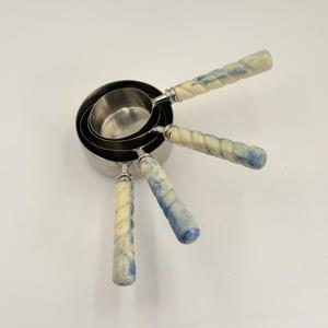 Tazas Medidoras de Acero Inoxidable de Alta Calidad con Mango de Resina para Café en Grano, Polvo y Líquidos, etc. - Product Image 3