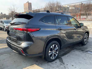 โตโยต้า ไฮแลนเดอร์ XLE ปี 2022 สภาพดีเยี่ยม มือสอง - Product Image 3