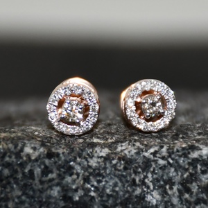 Boucles d'oreilles en or jaune massif 18 carats avec diamant taillé en brillant Cluster de diamants naturels certifiés minimalistes-pour les cadeaux de fêtes - Product Image 2