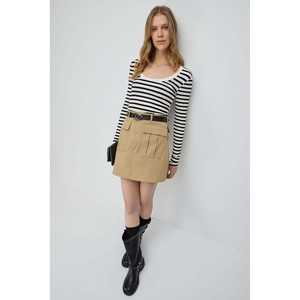 T-shirt rayé à manches longues et col en V - Product Image 3