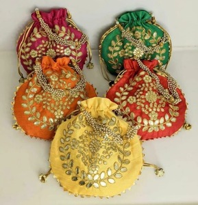 Handmade Indian Embroidered <b>Gota</b> Patti Pouch Women's Wedding Favor Return Gift Potli Bag Drawstring for New Year Ramadan Diwali - Product Image 2