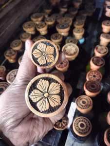 INNOFURN Cajas y Letreros de Madera Pulida Hechos a Mano con Temática Budista Elegante para Decoración del Hogar - Product Image 2