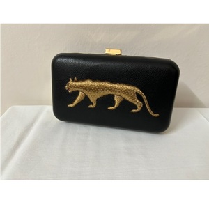 Nouvelle collection de pochettes pour femmes avec un design Jaguar fabriqué sur du cuir noir Taille 8x5 Sac de pochettes pour femmes à vendre à l'exportation - Product Image 1