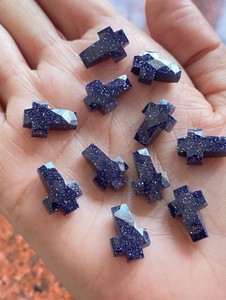 Pierre précieuse croisée en grès bleu naturel Fabrication de bijoux en grès bleu sculpté élégant et unique - Product Image 2