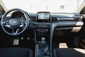 SUV Usado 2022, Automático, R18, Cuero, Tracción en las Cuatro Ruedas, Opciones de Gasolina/Petrolio, Techo Solar Panorámico Izquierdo - Product Image 4